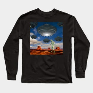 Alien UFO Cruising Over Desert - Alien Being Watching Long Sleeve T-Shirt